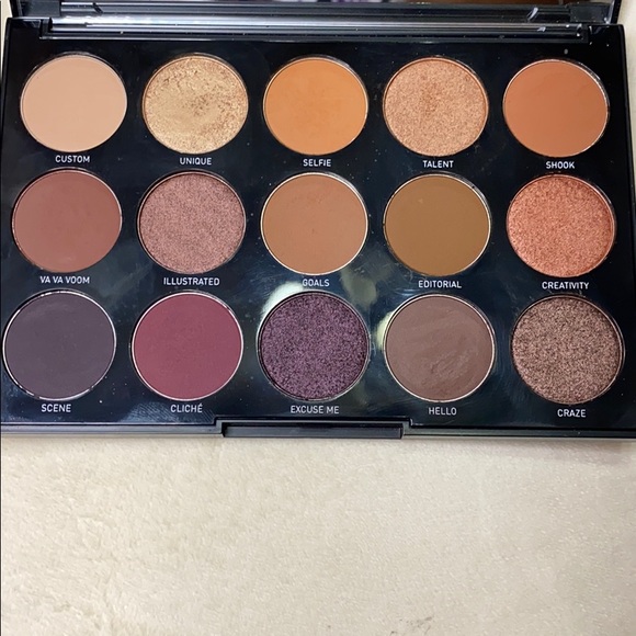 MakeUp - Picture 1 of 1